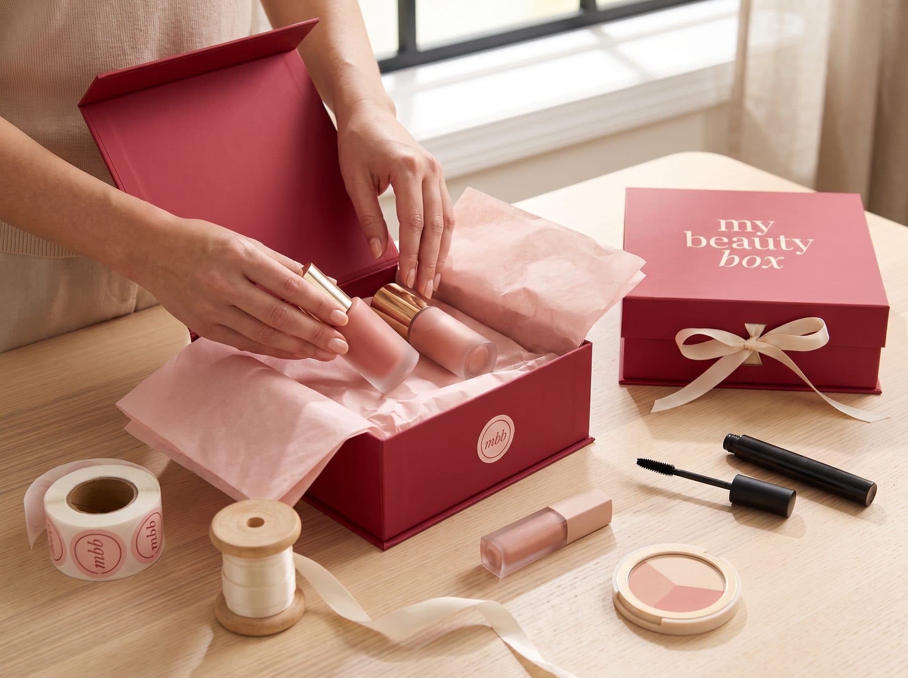 Une box My Beauty Box préparée à la main avec du papier de soie